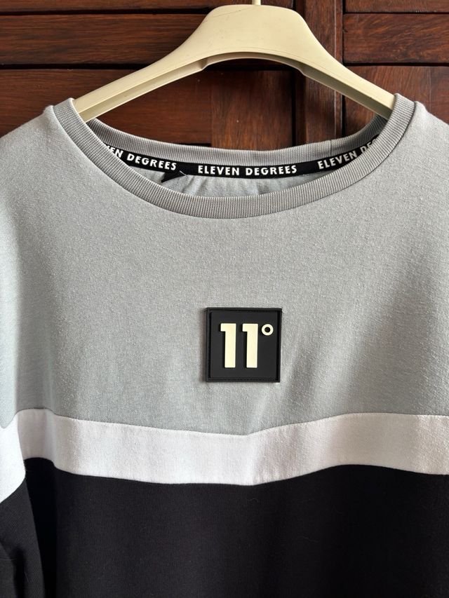 Sudadera y camiseta 11 Degrees