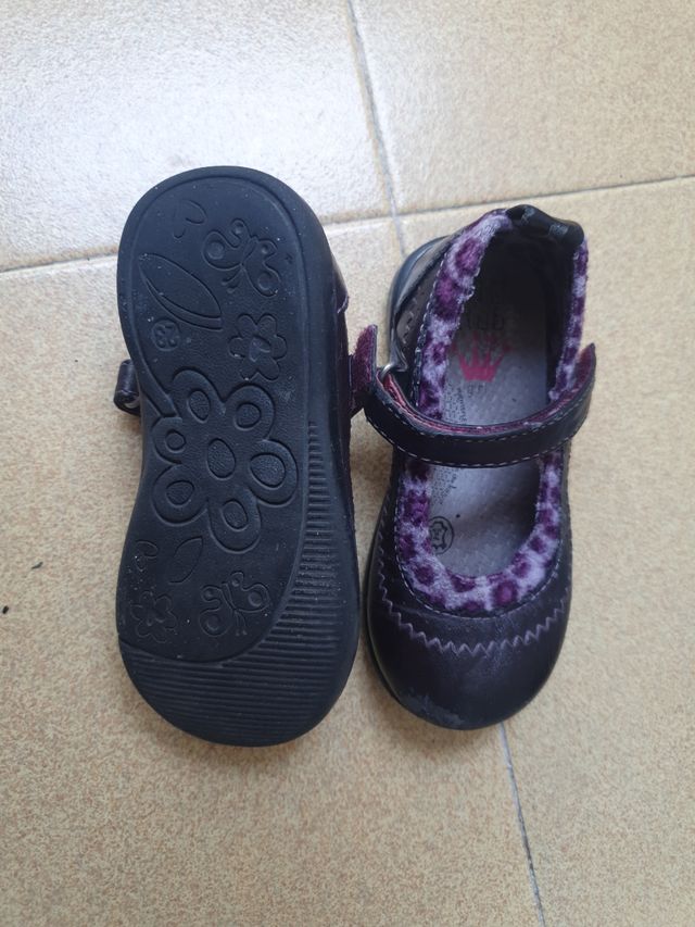 Zapatos niña Piel Marrón. Número 23 y 19