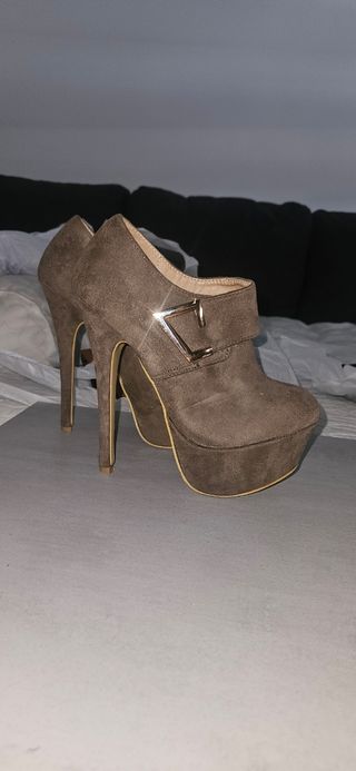 Botín tacón marrón