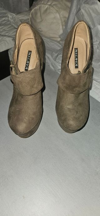 Botín tacón marrón