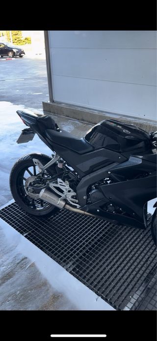 Yamaha YZF R125 2021 - Moto deportiva negra