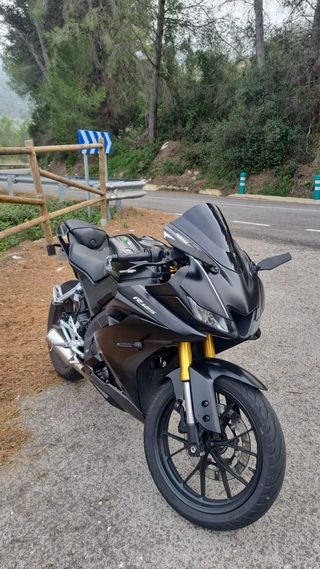 Yamaha YZF R125 2021 - Moto deportiva negra