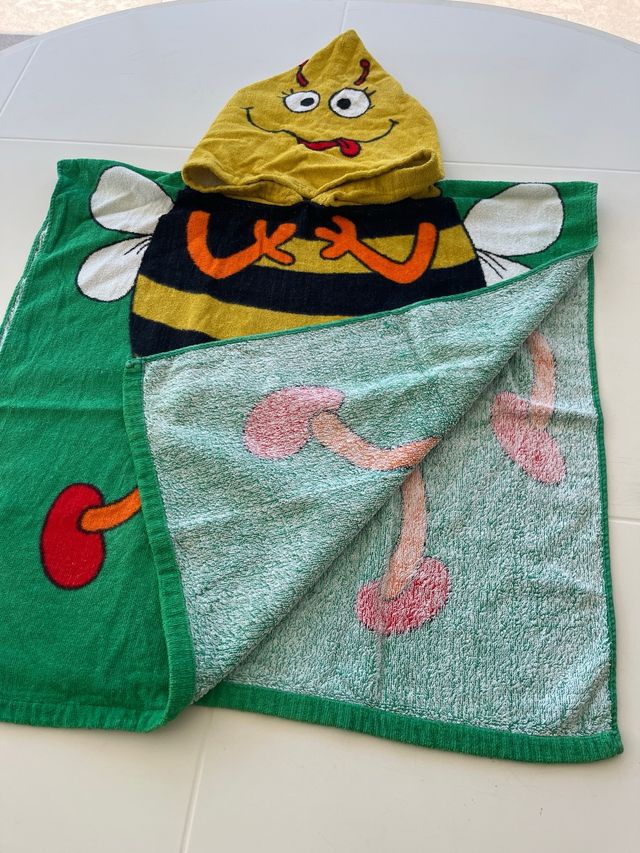 Toalla infantil abeja con capucha