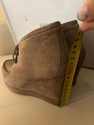 Botines Hakei ante marrón, talla 38