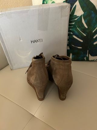 Botines Hakei ante marrón, talla 38