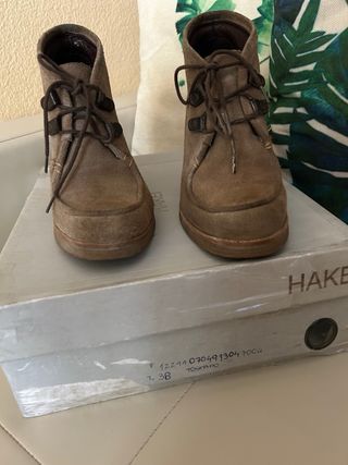 Botines Hakei ante marrón, talla 38
