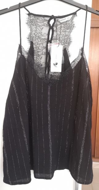 Top de tirantes con encaje