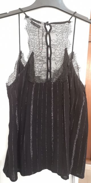 Top de tirantes con encaje