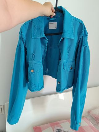 Chaqueta vaquera crop top Bershka