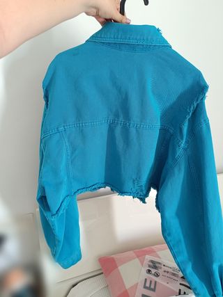 Chaqueta vaquera crop top Bershka