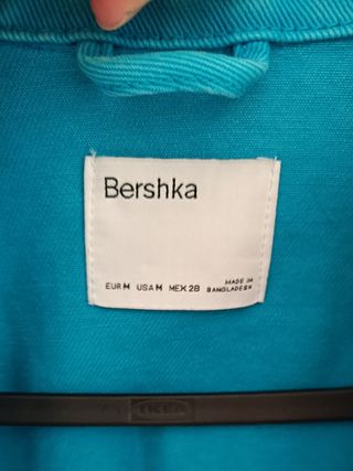 Chaqueta vaquera crop top Bershka