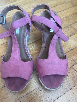 Sandalias cuña rosa