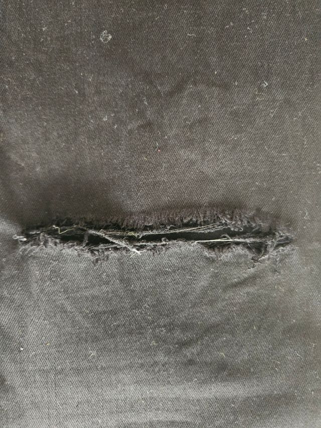 Vaqueros Bershka negros XL rotos