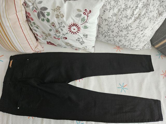 Vaqueros Bershka negros XL rotos