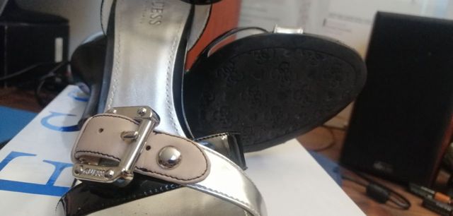 Sandali Guess neri e argento n. 39