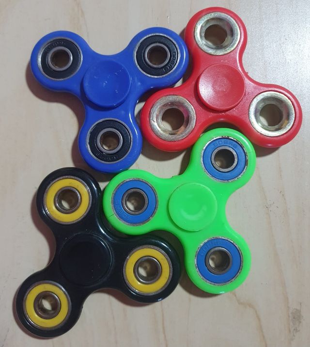 Fidget Spinner x4 - Colores surtidos