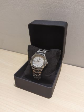 Reloj Poedagar - Esfera blanca, correa metalica