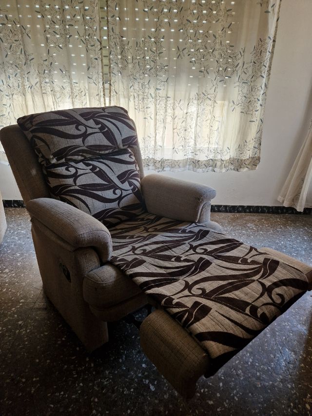 Sillón reclinable beige y marrón