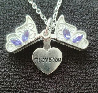 Collar con dije de mariposa - Plata y morado