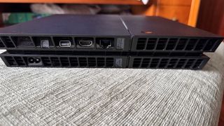 PS4 (PlayStation 4)
