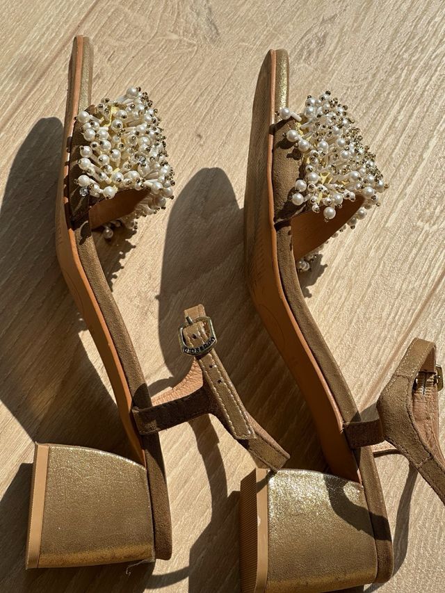 Sandalias Gioseppo doradas