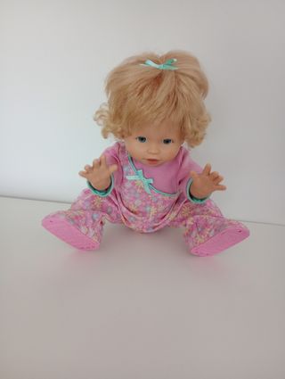 Muñeca Bebé interactiva