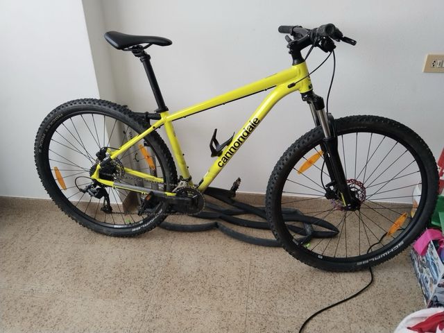 Bicicleta Cannondale, amarilla nueva