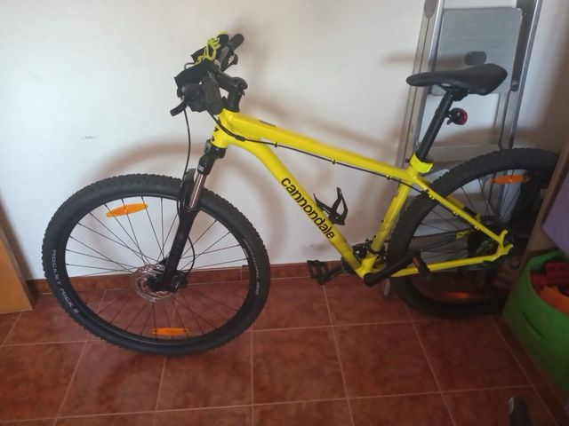 Bicicleta Cannondale, amarilla nueva