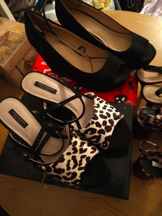 Zapatos Zara Woman - Tacones negros y multicolor