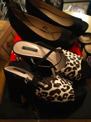 Zapatos Zara Woman - Tacones negros y multicolor