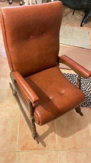 Sillón mecedora marrón