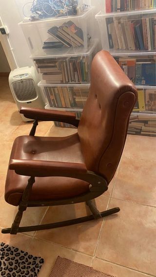 Sillón mecedora marrón