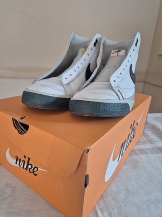 Nike Blazer Mid '77 PRM - Bianche/Nere