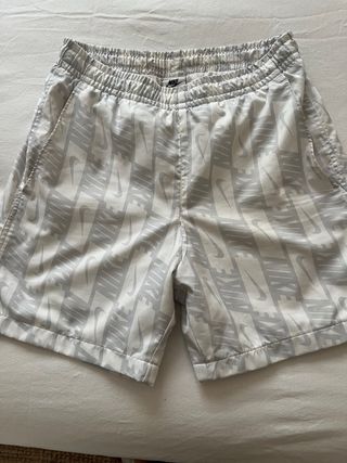 Bañador Nike gris y blanco