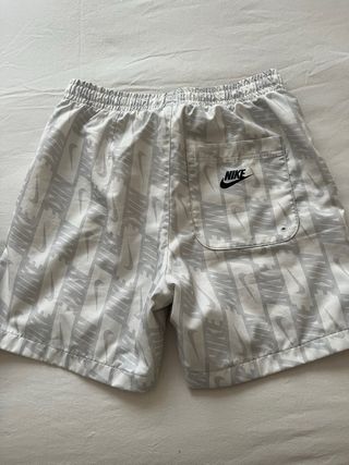 Bañador Nike gris y blanco