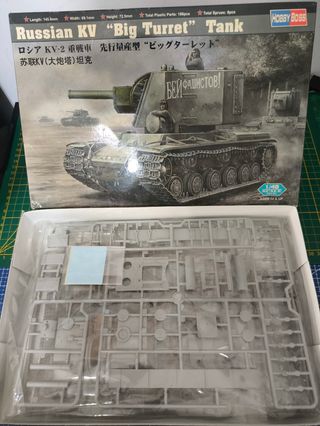 Maqueta Tanque soviético KV-2 HobbyBoss 1:48