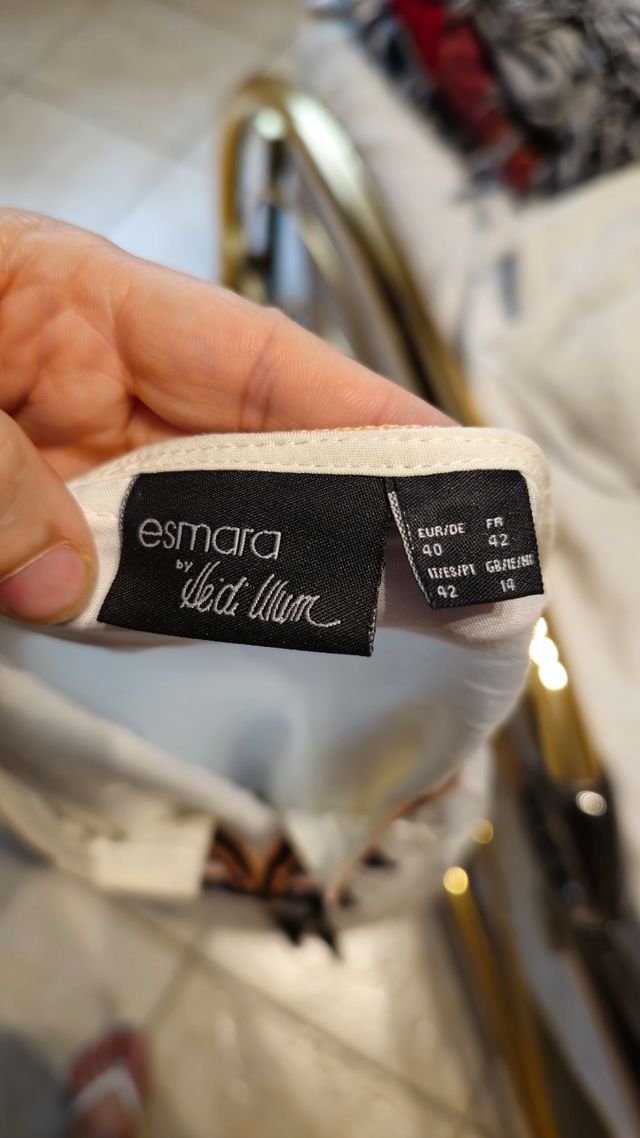 Blusa estiva bianca ricamata