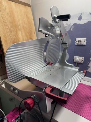 Affettatrice professionale per casa e ristoranti !