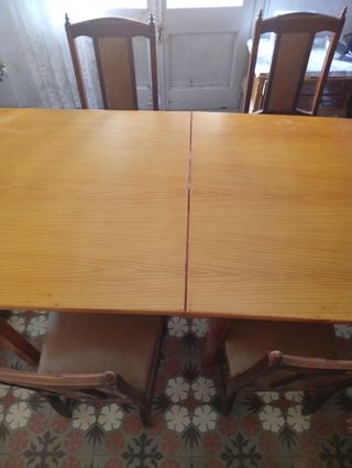 Mesa de Comedor i fiesta ,con 4 Sillas , doblable.