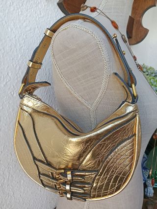 Bolso dorado efecto metal + collar de regalo 
