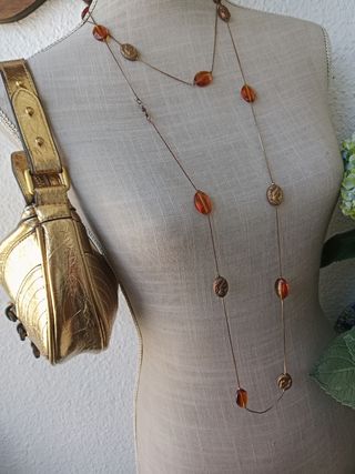Bolso dorado efecto metal + collar de regalo 