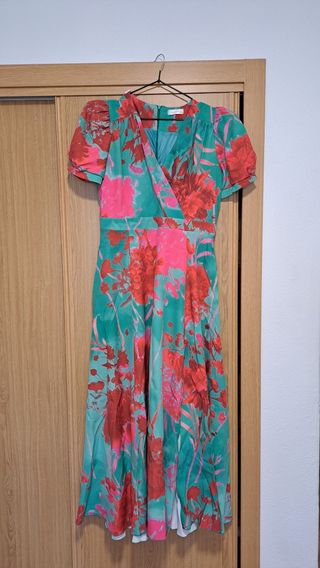 Vestido fiesta estampado flores, con fondo verde