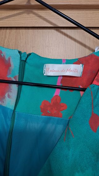 Vestido fiesta estampado flores, con fondo verde