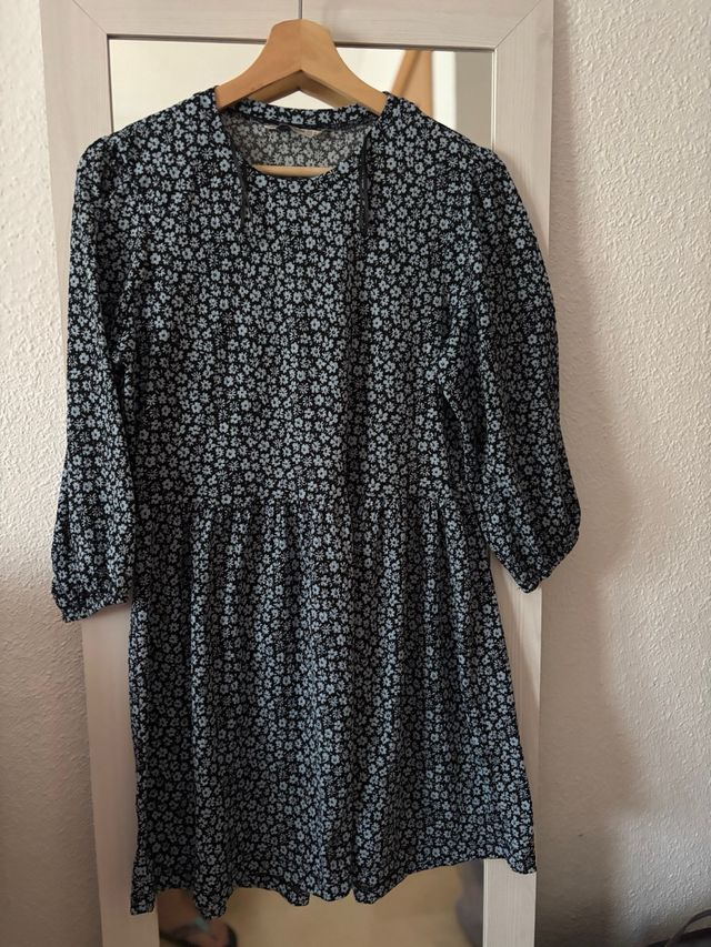 Vestido Stradivarius flores - azul, negro