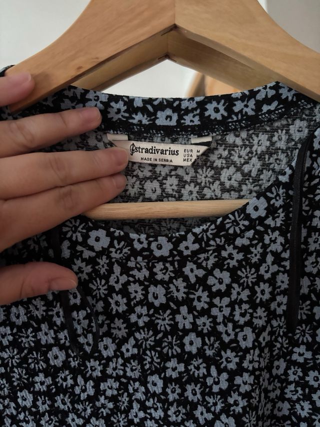 Vestido Stradivarius flores - azul, negro