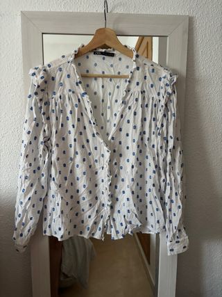 Blusa Zara lunares azul y blanco