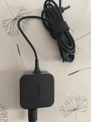Cargador Asus portátil
