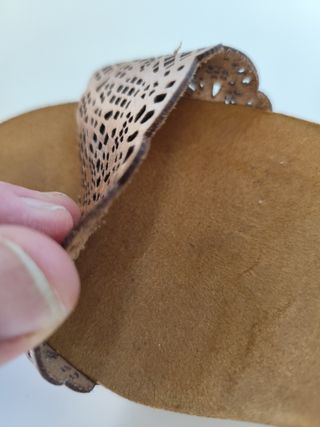 Elegantes zapatos de tacón de piel auténtica