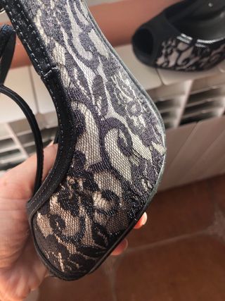 Zapatos tacón negros encaje plata