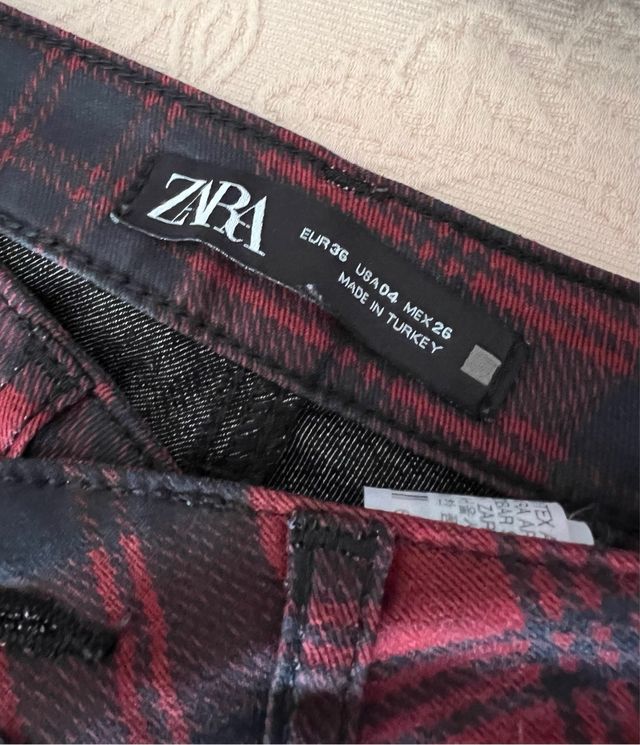 Pantalones Zara - Rojo y Negro - Talla S